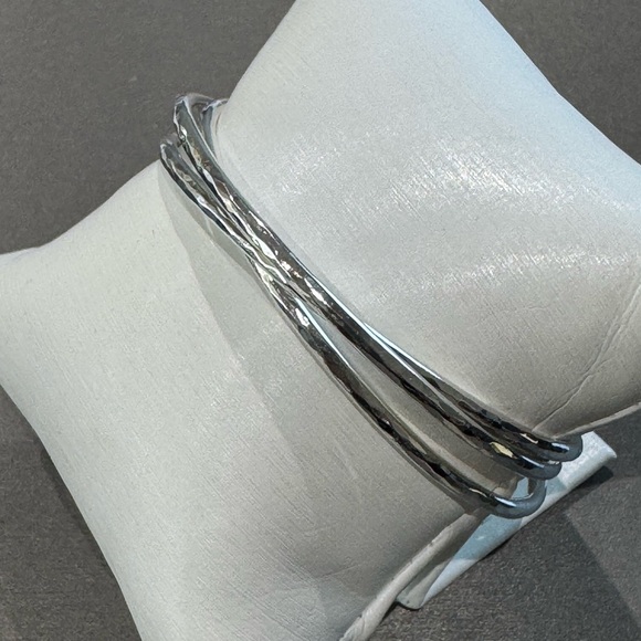 James Avery Sterling Silver Medium Trinity Bangle. - Picture 2 of 5